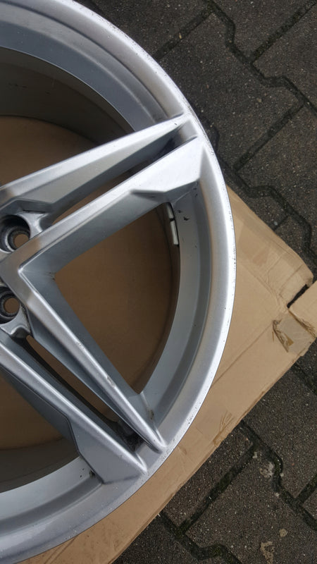Felga aluminiowa 18 Audi A5 A4 OE 8W0601025DE 8.5