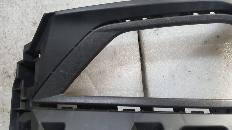 Kratka ramka halogenu lewa VW POLO 2G0853665G demontaż