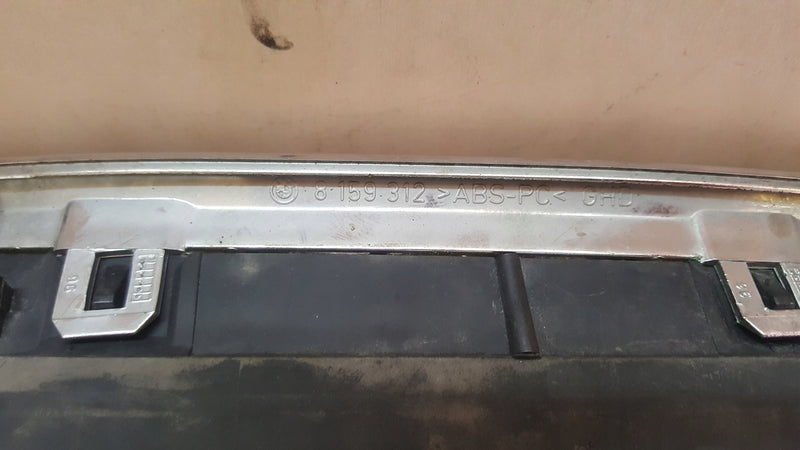 BMW E39 NERKA GRILL ATRAPA PRAWA 8159312