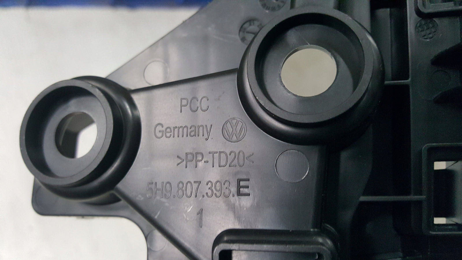 NOWY ORYGINALNY ślizg zderzaka lewy tył VW GOLF VIII kombi 5H9807393E