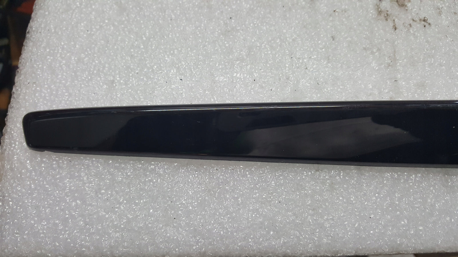 Listwy klapy bagażnika lewa + prawa strona SKODA KAROQ 57A827931 57A827932