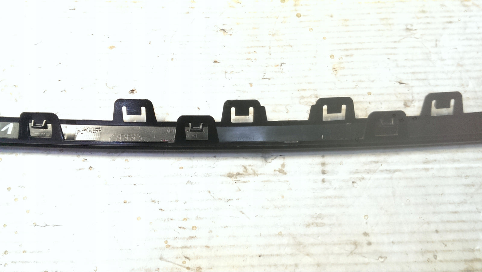 Listwa zderzaka przedniego AUDI RSQ3 83A807791