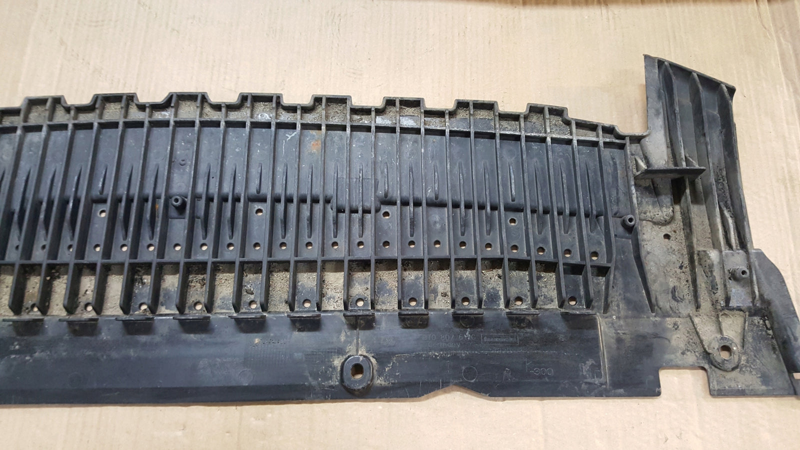 Audi OE 8T0807611C osłona płyta pod zderzak