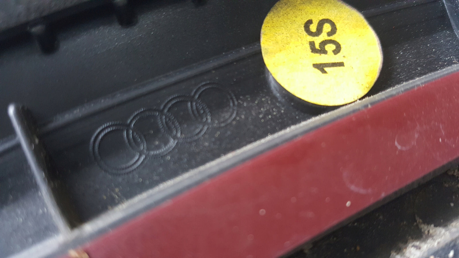 Listwa błotnika prawy tył AUDI Q2 81A853818A
