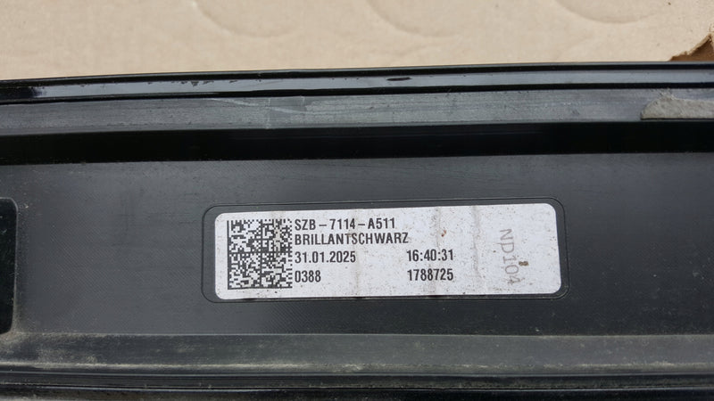 Listwa progowa lewa strona AUDI A3 8Y0853855 demontaż