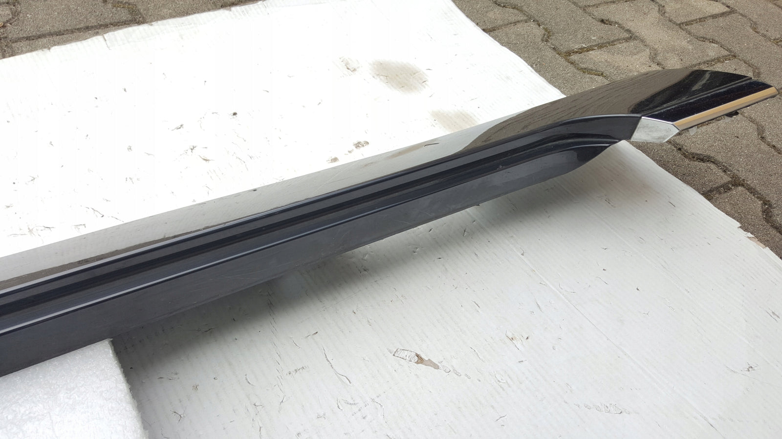 Listwa progowa prawa strona VW PASSAT B8 3G0853858F demontaż