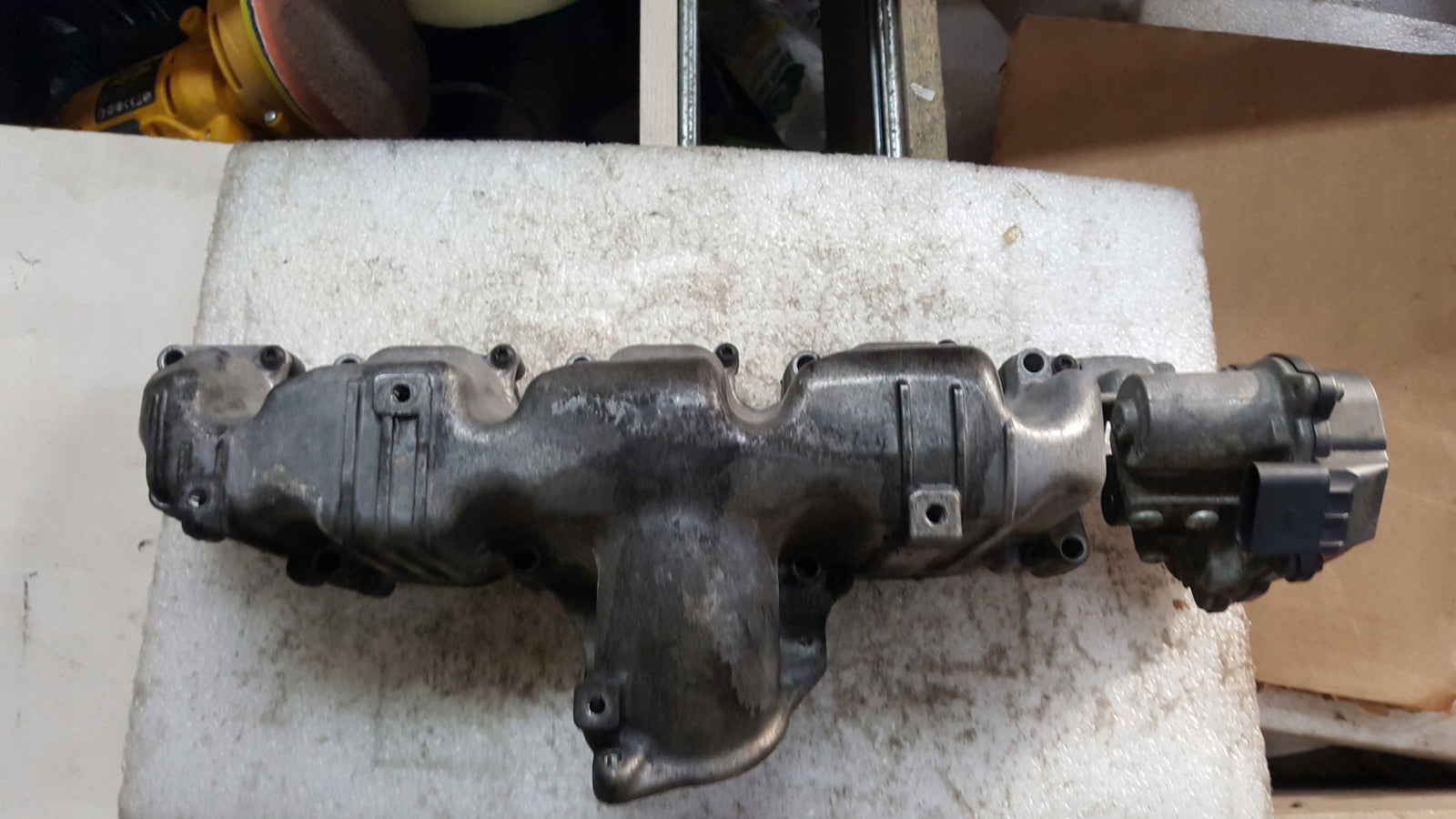 KOLEKTOR SSĄCY NASTAWNIK AUDI A3 8P 2.0 TDI 03L129711E 03L129086V