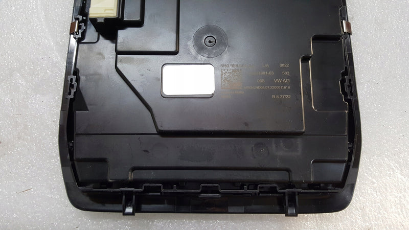 Lampka podsufitki LED- VW GOLF VIII 5H0959561AA demontaż