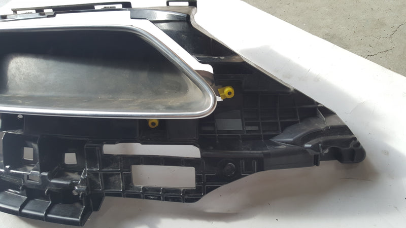 Prawa końcówka wydechu + uchwyt AUDI 8W0253826L 8W0807348E demontaż