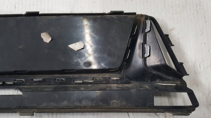 Kratka zderzaka prawy przód AUDI A4 S4 B9 8W0807682K demontaż