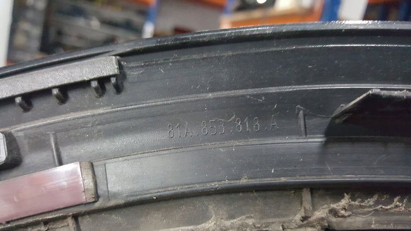 Listwa błotnika prawy tył AUDI Q2 81A853818A