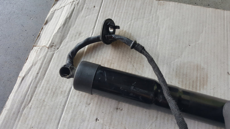 Siłownik klapy bagażnika VW SHARAN 7N0827851E demontaż oryginał