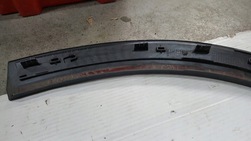 Listwa błotnika przedniego prawa strona AUDI E-TRON 4KE853718A demontaż