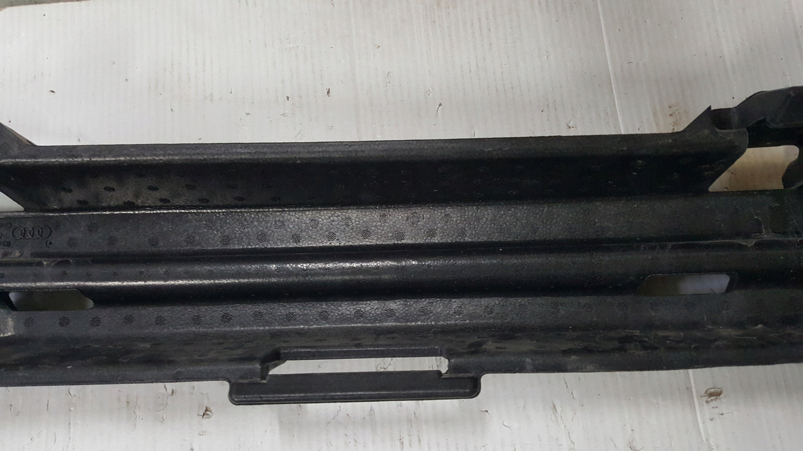 Absorber zderzaka tylnego AUDI Q3 83A807695 demontaż