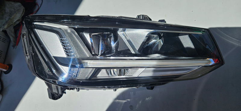 Pr reflektor Ful LED AUDI Q2 81A941034 2018r IDEAŁ