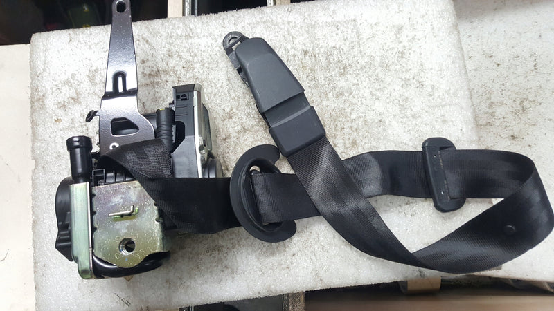 NAPINACZ PASA PAS AUDI A4 15-18 A5 15-18 PRZÓD LEWY ORYG. 8W0857705A