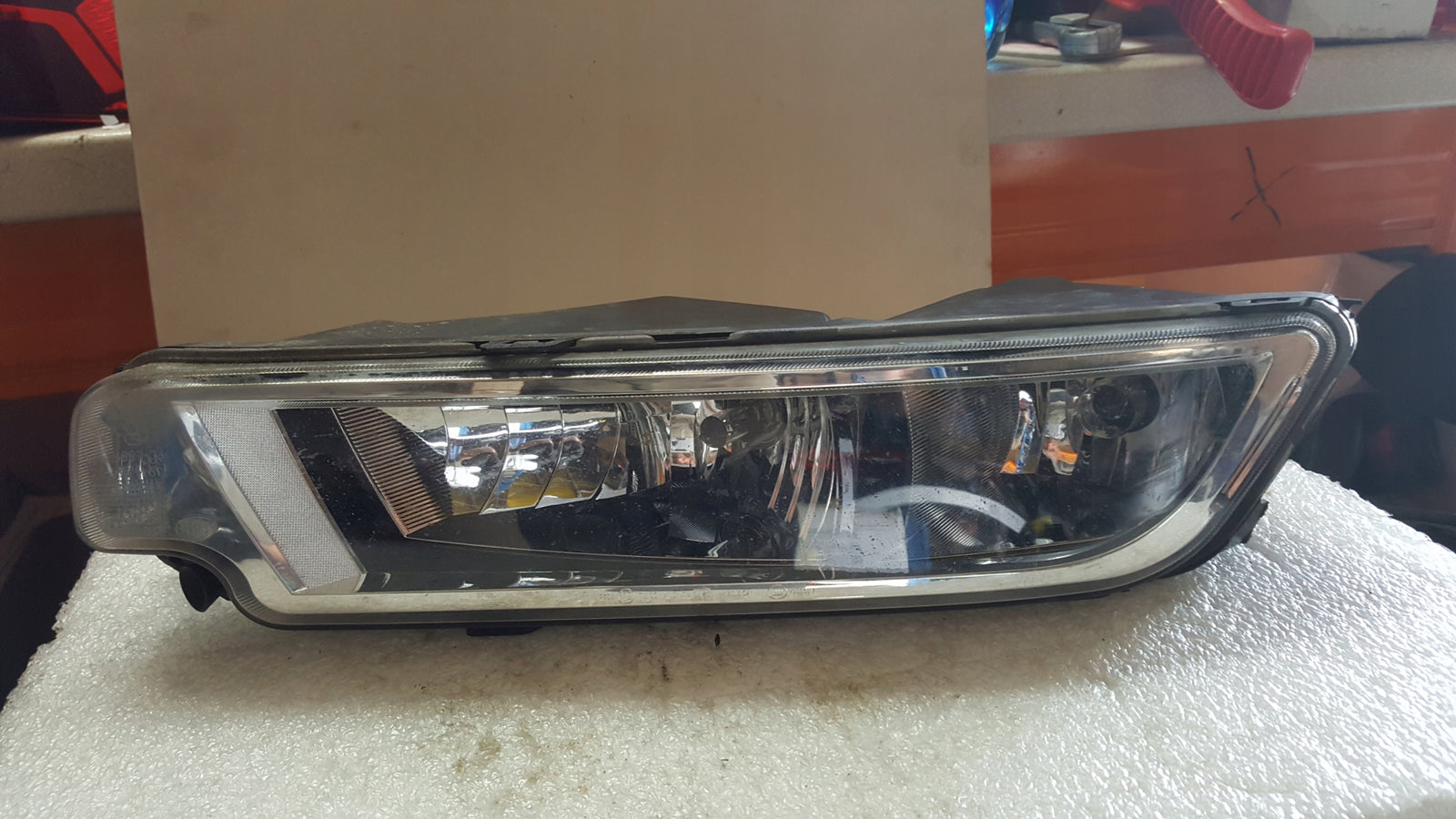 Prawy halogen VW PASSAT B8 3G0941662E demontaż