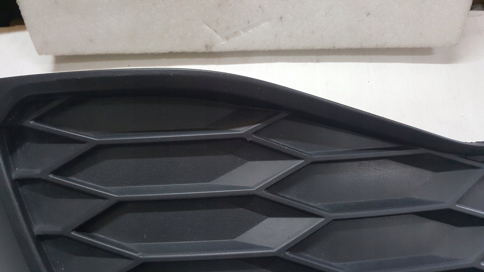Kratka zderzaka lewy przód VW GOLF VIII GTI 5H0853665G demontaż