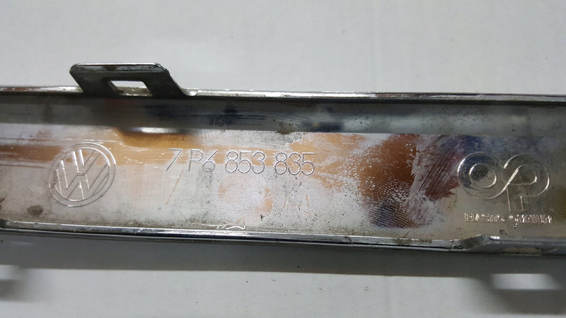 Listwa chrom zderzaka tylnego VW TOUAREG 7P6853835 demontaż