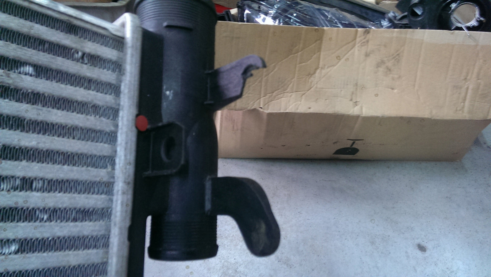 chłodnica powietrza Audi 4F0145806E intercooler