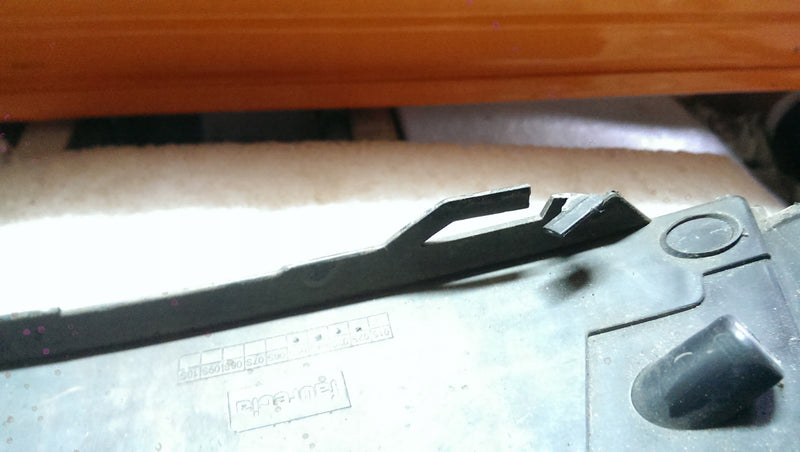 Atrapa ramka halogenu lewa SEAT LEON 5F0853665G