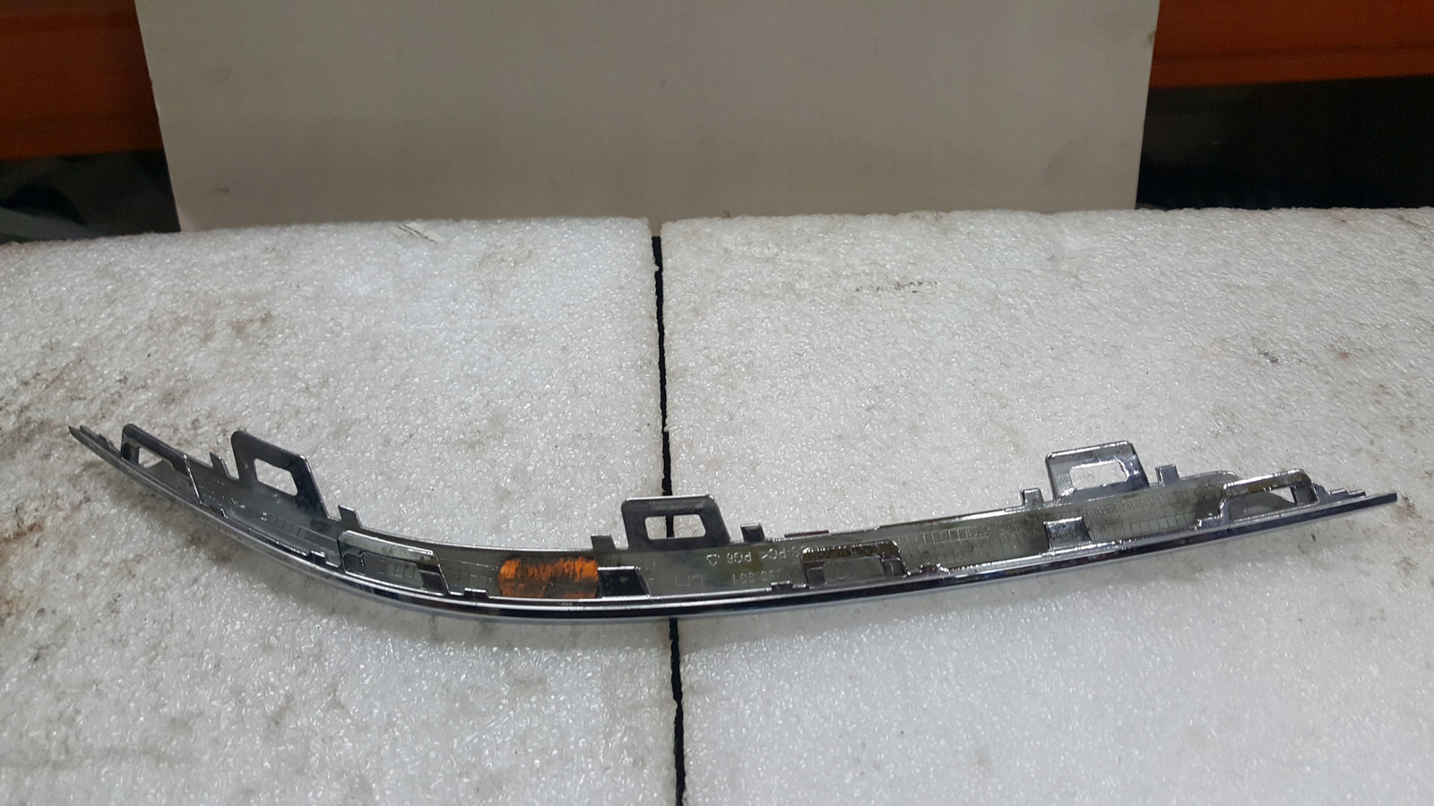 Listwa chrom zderzaka lewy tył VW GOLF VII kombi 5G9853331 demontaż