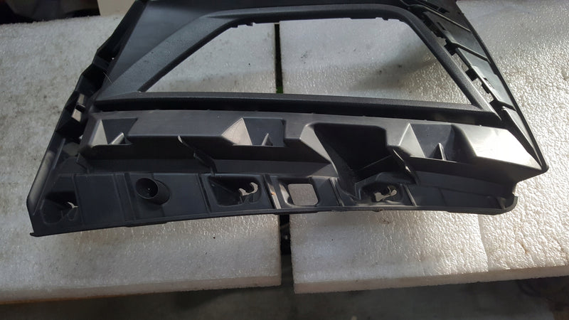 Kratka ramka halogenu lewa VW POLO 2G0853665G demontaż