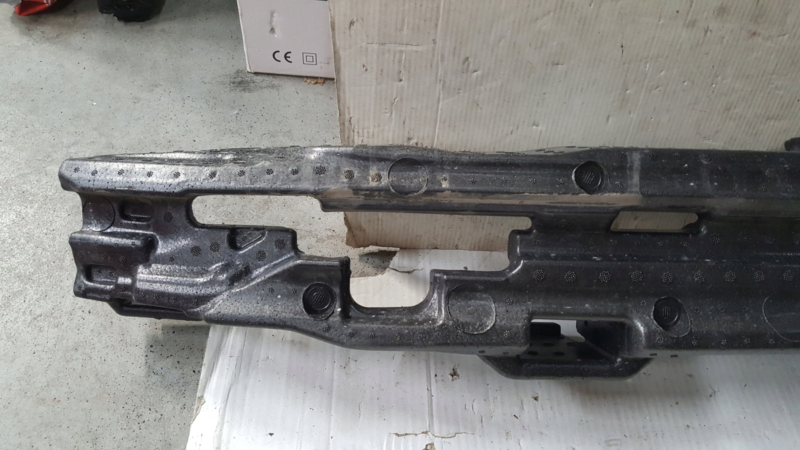 Absorber zderzaka tylnego AUDI Q3 83A807695 demontaż