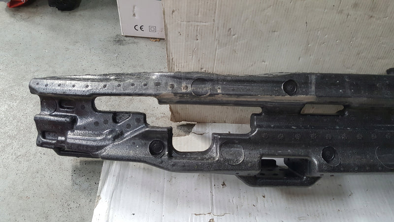 Absorber zderzaka tylnego AUDI Q3 83A807695 demontaż