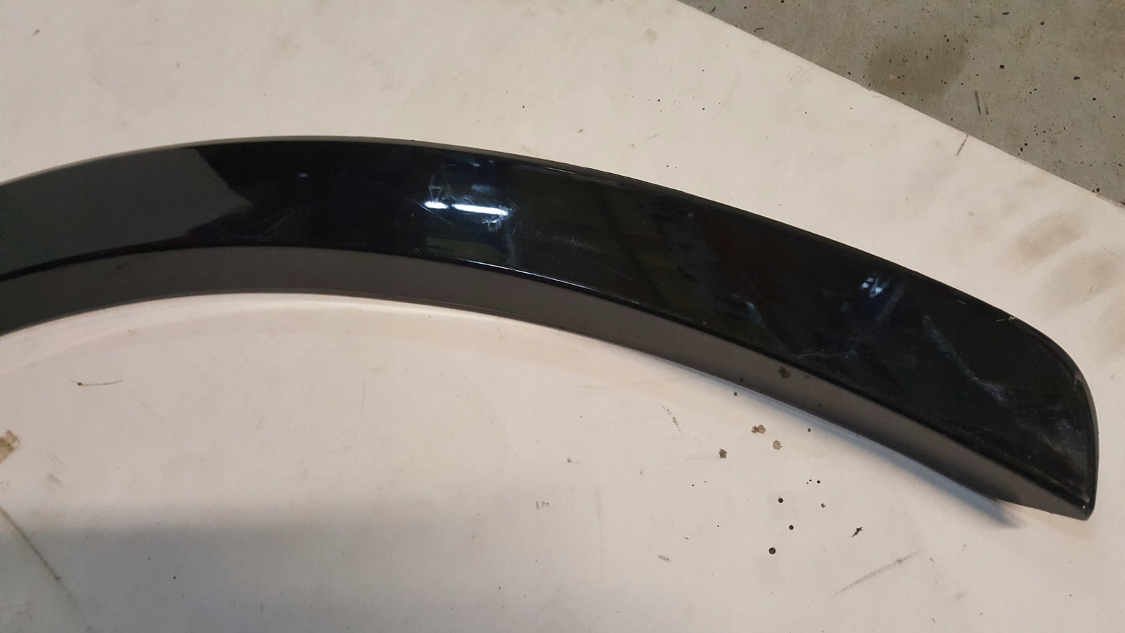 Listwa błotnika prawy przód AUDI Q3 8U0853718A demontaż