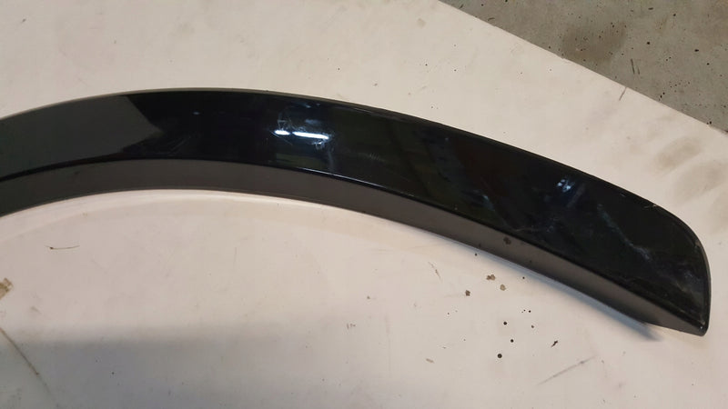 Listwa błotnika prawy przód AUDI Q3 8U0853718A demontaż