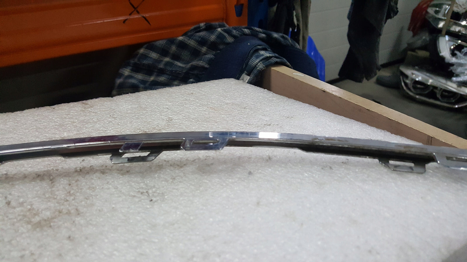 Listwa chrom zderzaka lewy tył VW PASSAT (B8) 3G0853841 demontaż