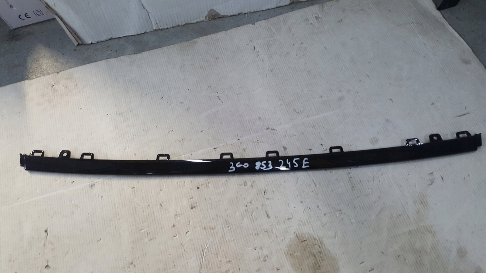 Środkowa listwa zderzaka przedniego VW PASSAT B8 3G0853245E NOWA ORYGINAŁ