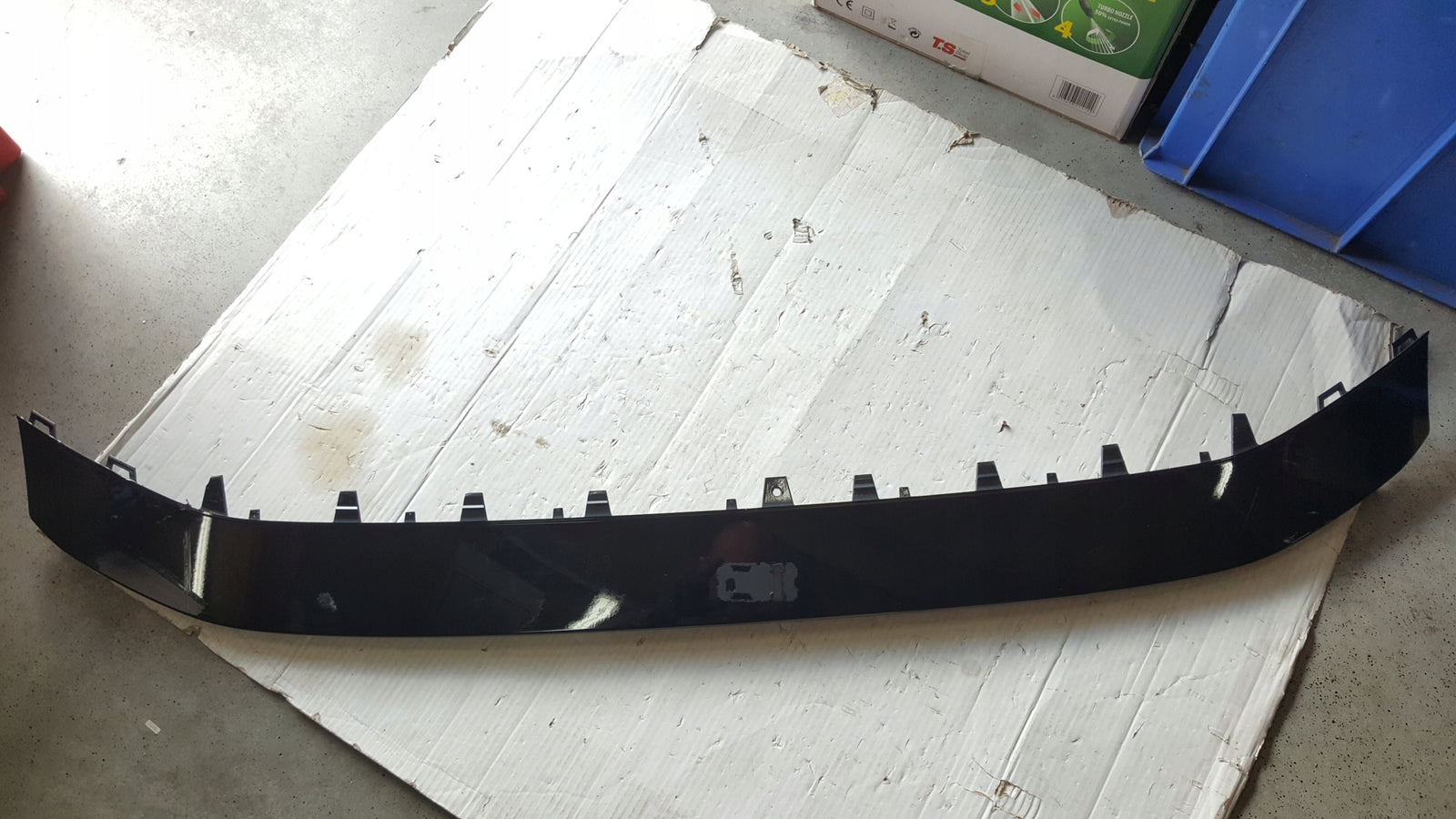 Spoiler zderzaka przedniego AUDI RS3 (8Y) 8Y0807717 demontaż