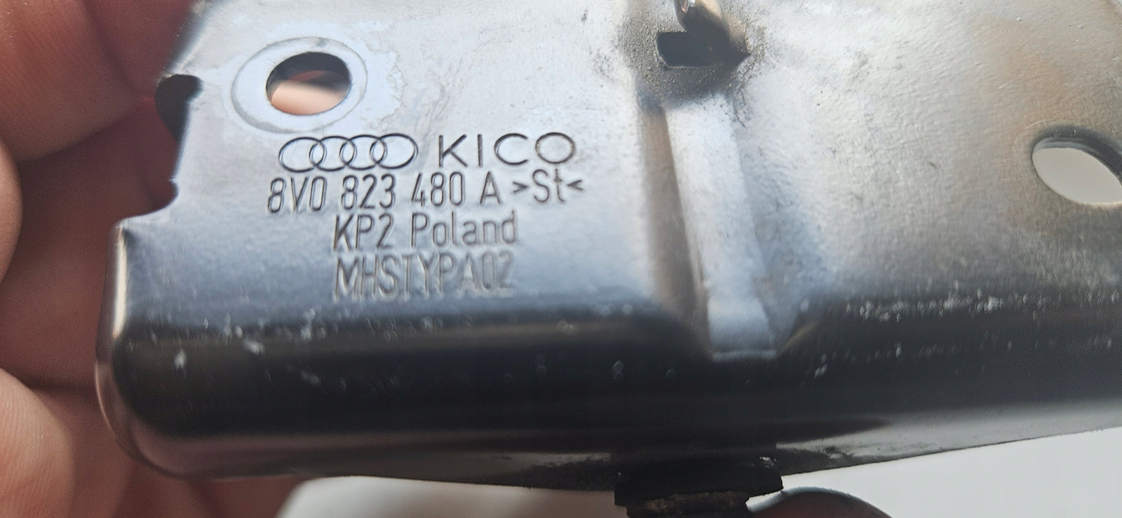 Le + pr rygiel + hak maski AUDI A3 sedan 8V0823185C 8V0823186C 8V0823480A