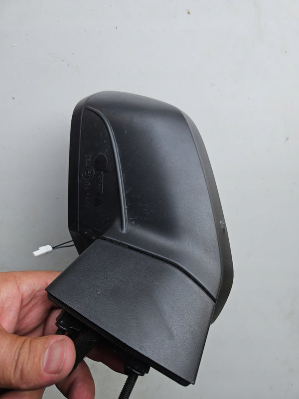 Pr Lusterko zewn AUDI Q2 81B857410C 14 pin+2 IDEAŁ