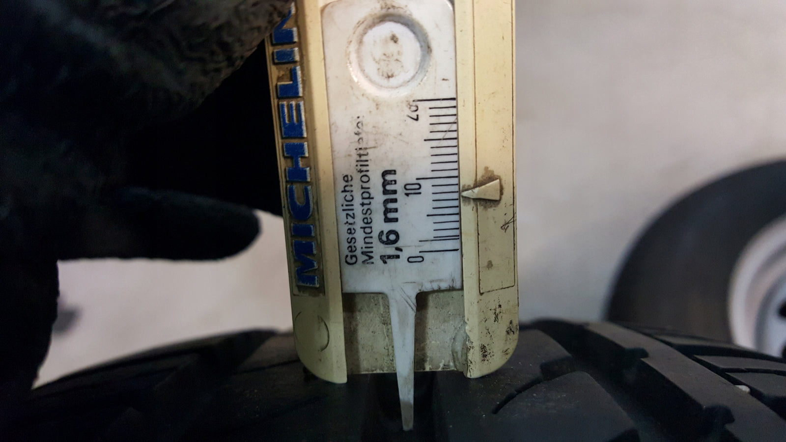 4 FELGI STAL VW Caddy 2K0601027B 6x15 5x112 ET47 195/65/15 91T lato Conti