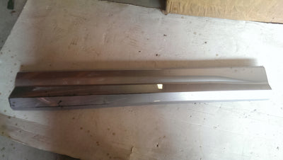 Listwa drzwi prawy przód AUDI Q2 81A853960A