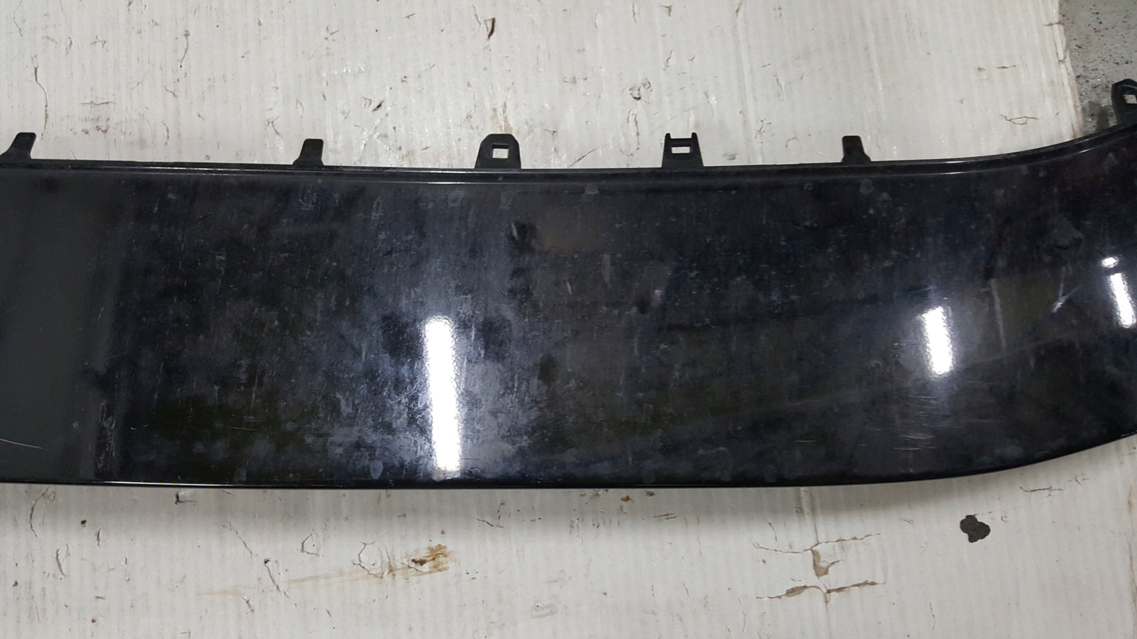 Spoiler dokładka zderzaka przedniego AUDI A4 (B9) 8W0807717B demontaż