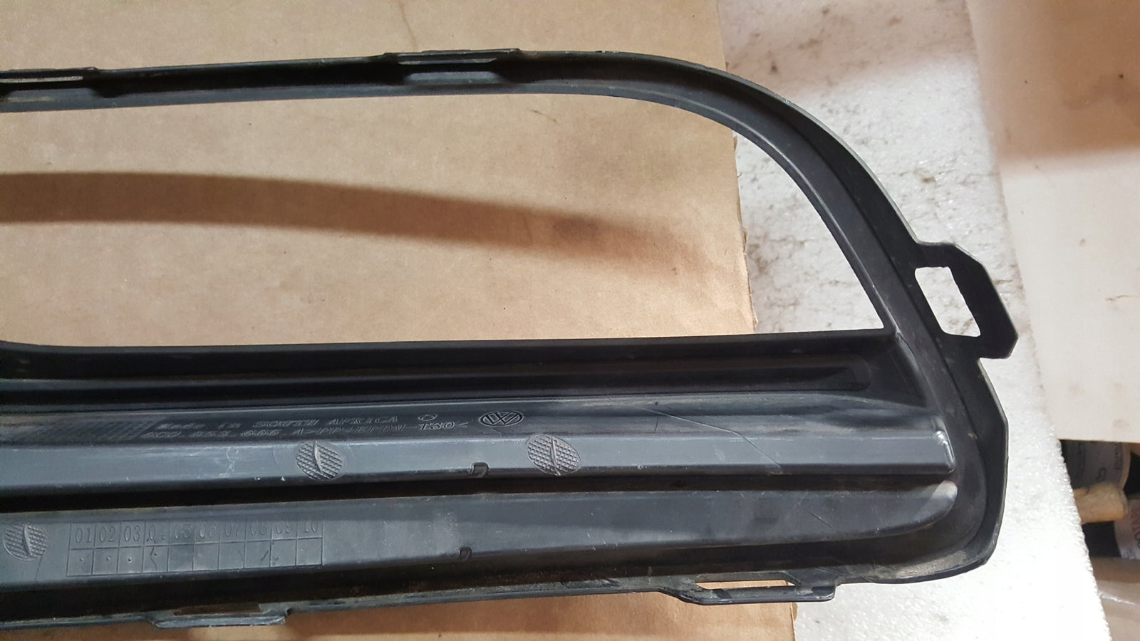 KRATKA ZDERZAKA PRAWY PRZÓD VW POLO 6C0853666A