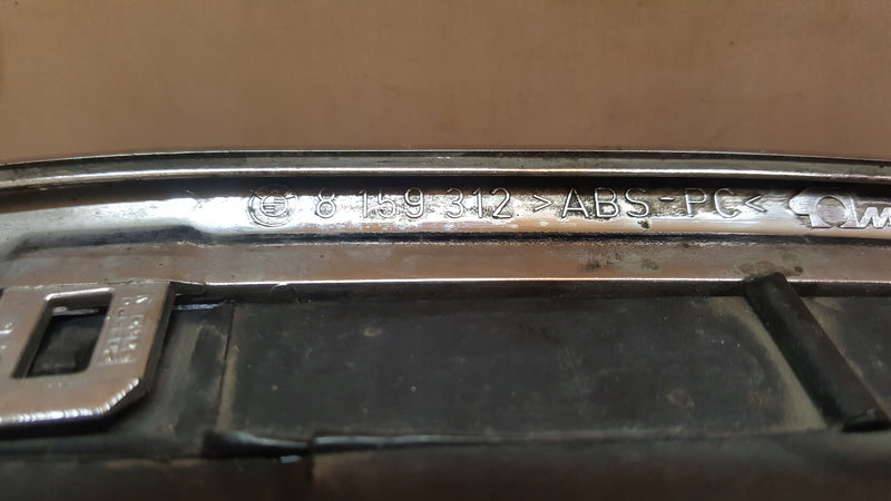 BMW E39 NERKA GRILL ATRAPA PRAWA 8159312