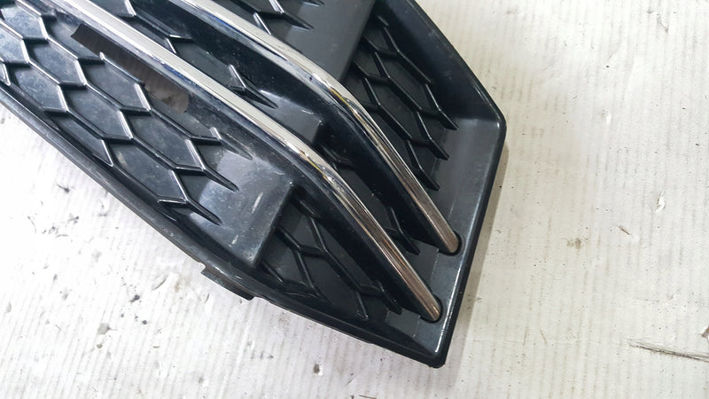 Kratka zderzaka prawy przód AUDI A4 B9 8W0807682F