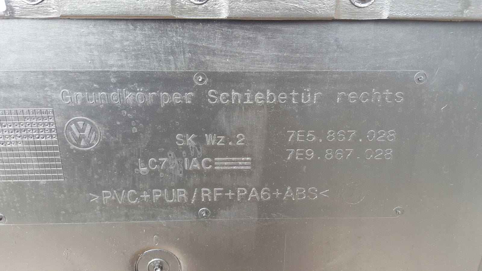 Tapicerka poszycie boczek prawa strona VW T5 T6 7E5867028 demontaż