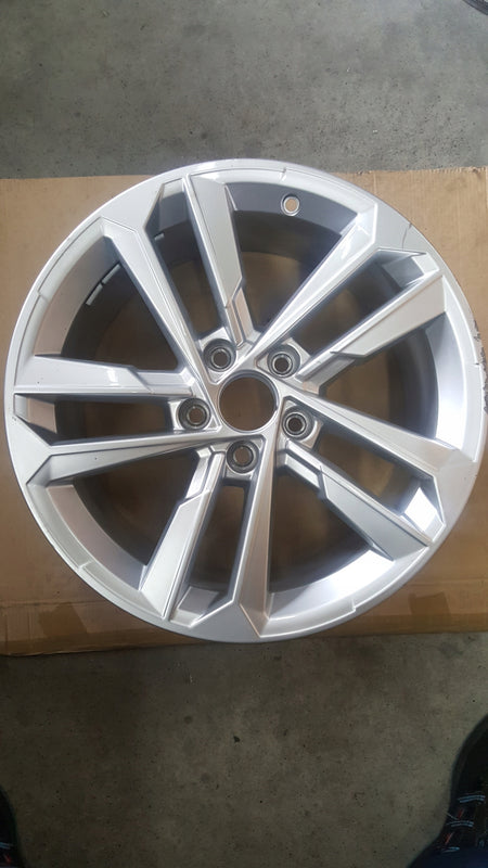 FELGA ALUMINIOWA AUDI A3 8Y 20- 8Y0601025E R17 8J