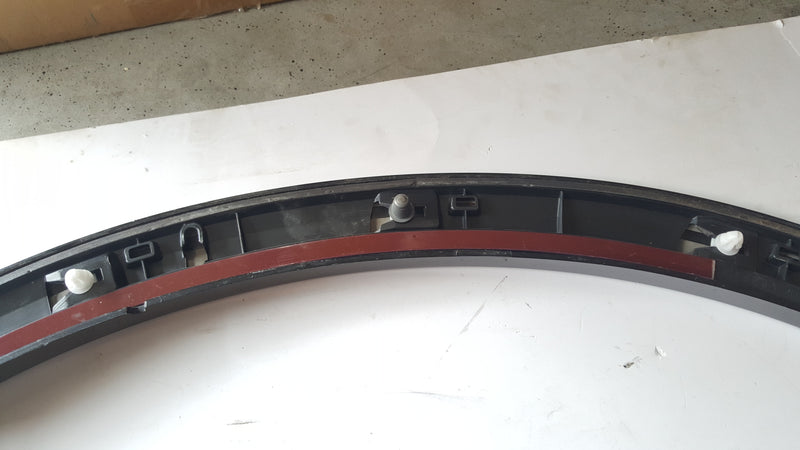 Listwa błotnika lewy przód AUDI Q2 81A853717A demontaż