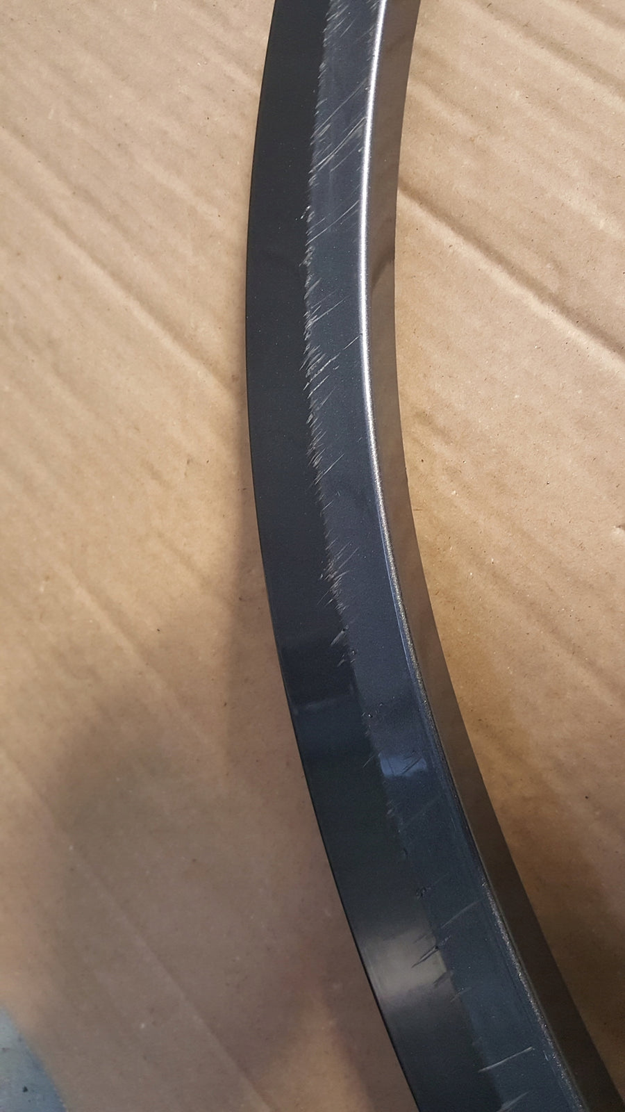 VW TOUAREG III 18R- LISTWA BŁOTNIKA PRAWA TYŁ 760853818C