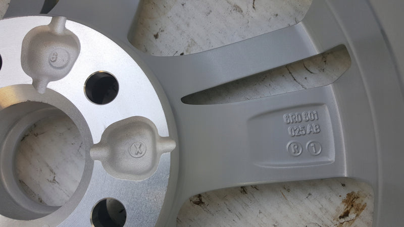 NOWA ORYGINALNA felga aluminiowa VW POLO 6Jx15 et 40 6R0601025AB