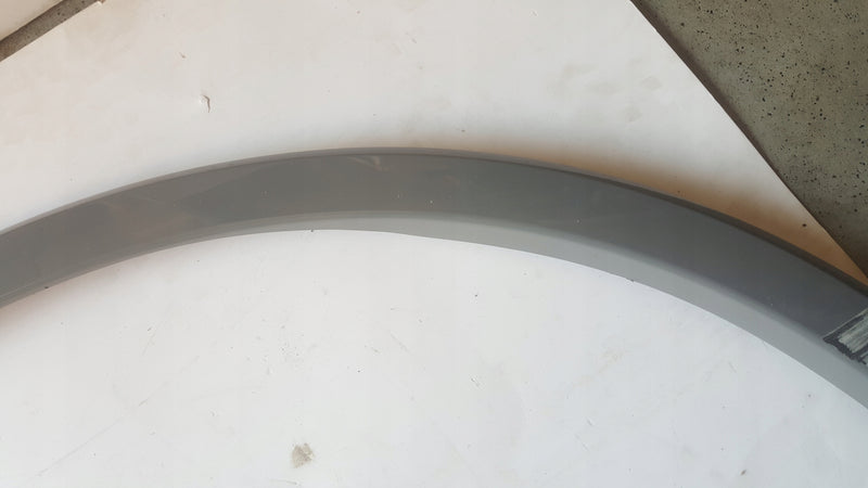 Listwa błotnika prawy przód AUDI Q7 4M0853718K demontaż