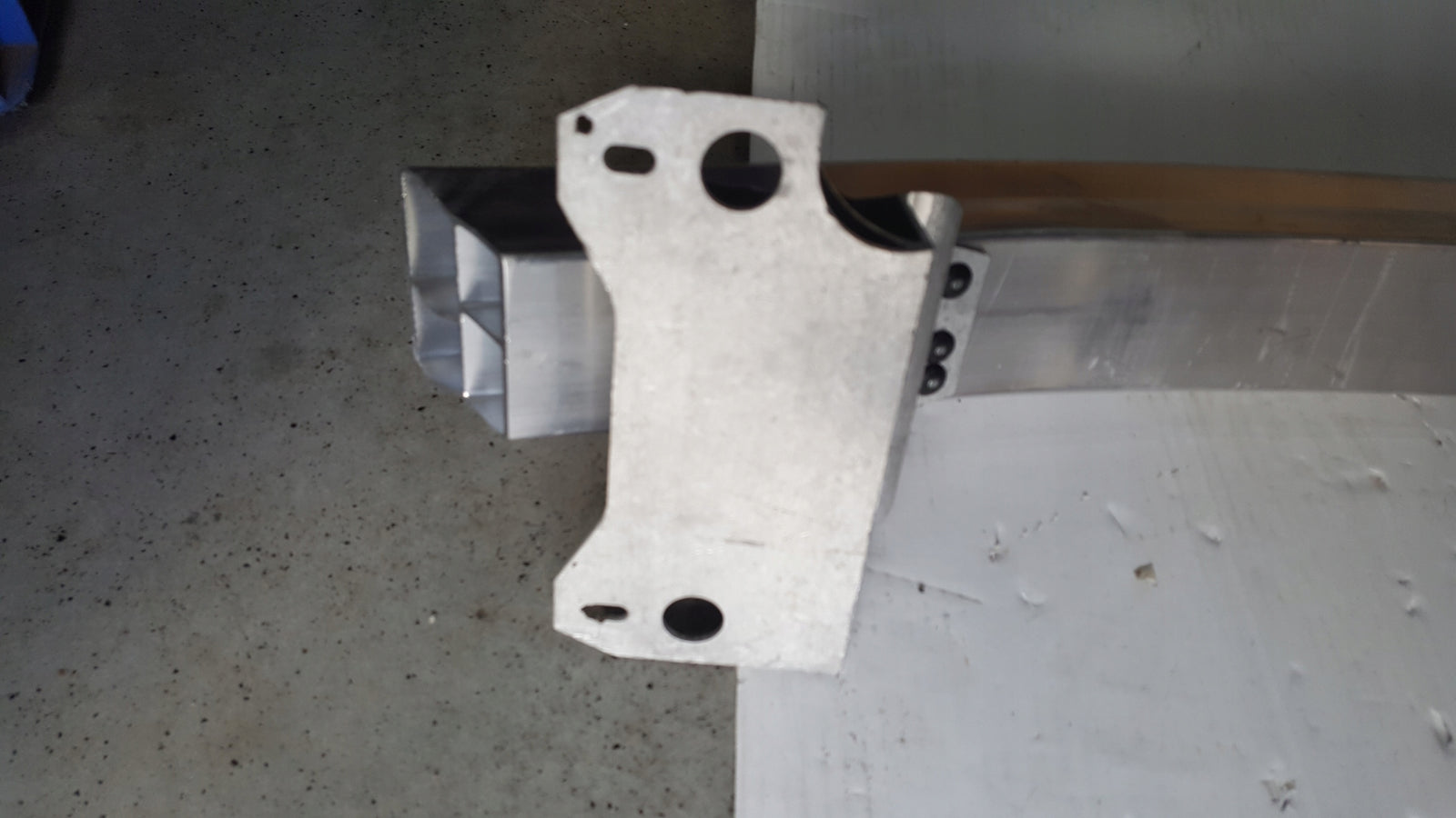 Belka zderzaka przedniego AUDI A2 8Z0807109J NOWA