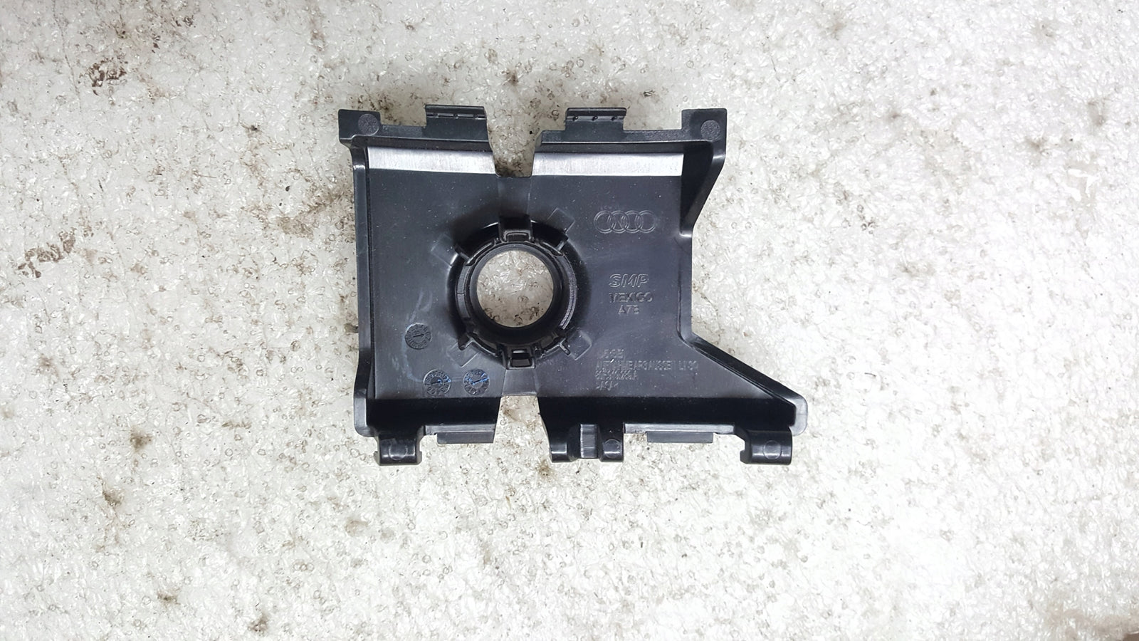 Uchwyt lewego tylnego czujnika parkowania (PDC) Audi Q5 FY 80F919289A